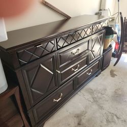 Very nice dresser