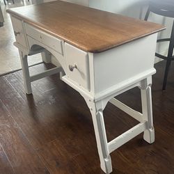 Old fashion White Desk