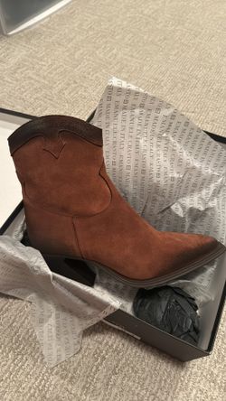 NWTs size 8 brown Booties 