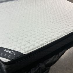Full Puffy Lux Hybrid Mattress - Like New