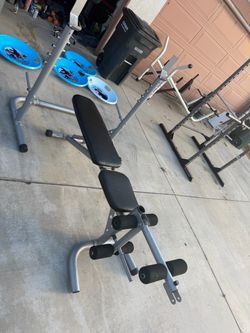 Very nice weight bench with rack can put at different heights