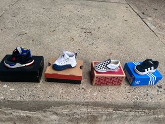 Size 4/4.5 baby shoes