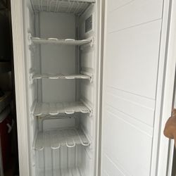 INSIGNIA FREEZER = Very Good Work And Good Condition 