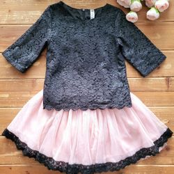 SIZE 6-6X-7 GIRLS 2-PIECE OUTFIT BLACK METALLIC FLORAL LACE THREE-QUARTER SLEEVE SPECIAL OCCASION TUNIC W/DUSTY PINK TULLE LAYER BLACK LACE TRIM SKIRT