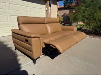 LIKE NEW! Vitale 2-Seat Power Motion Sofa Made in Italy