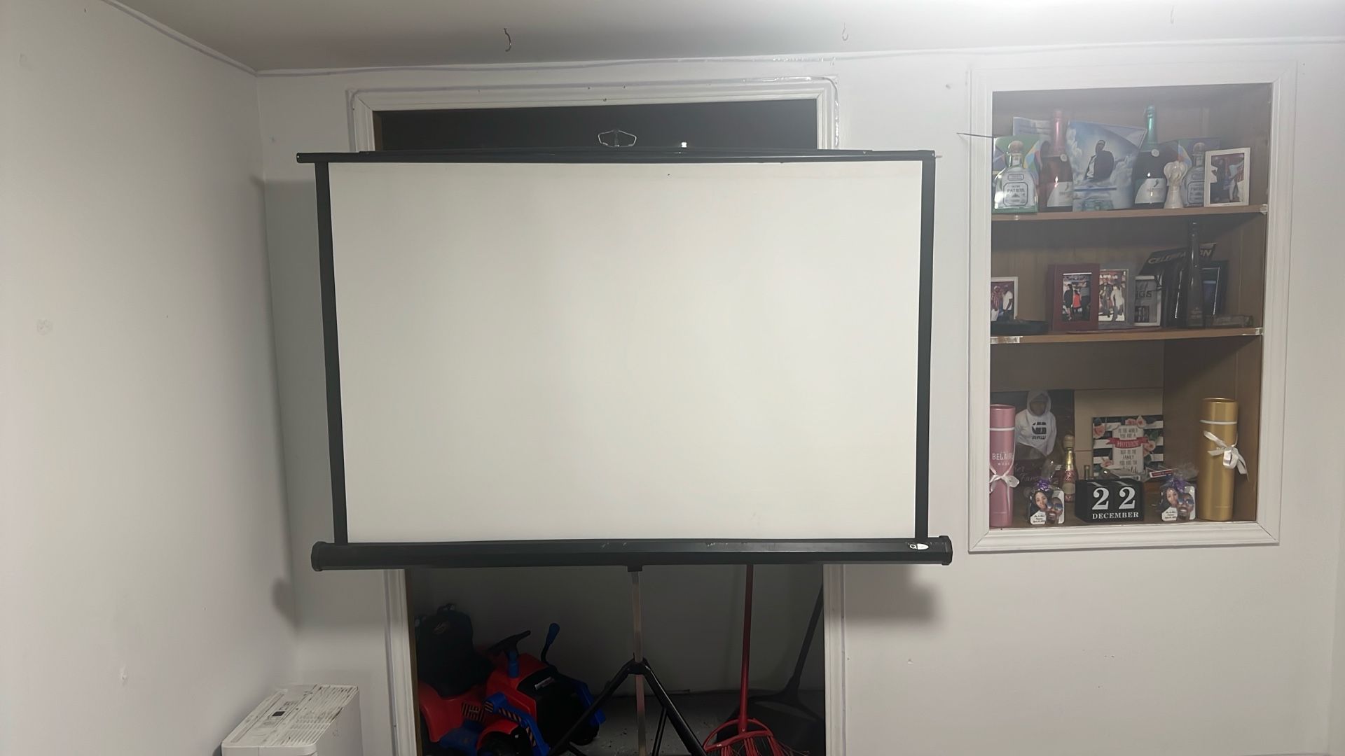 Projector Screen With Stand