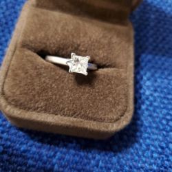  PLATINUM PRINCESS CUT DIAMOND RING 