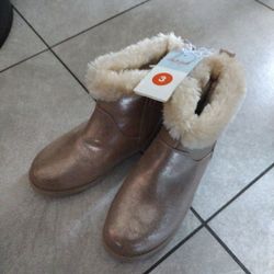 Cat & Jack Size 3 Girl Boots (Christmas Present / Gift)