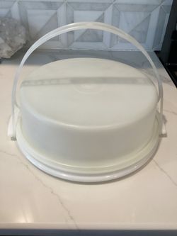 TUPPERWARE pie taker with handle - excellent condition!
