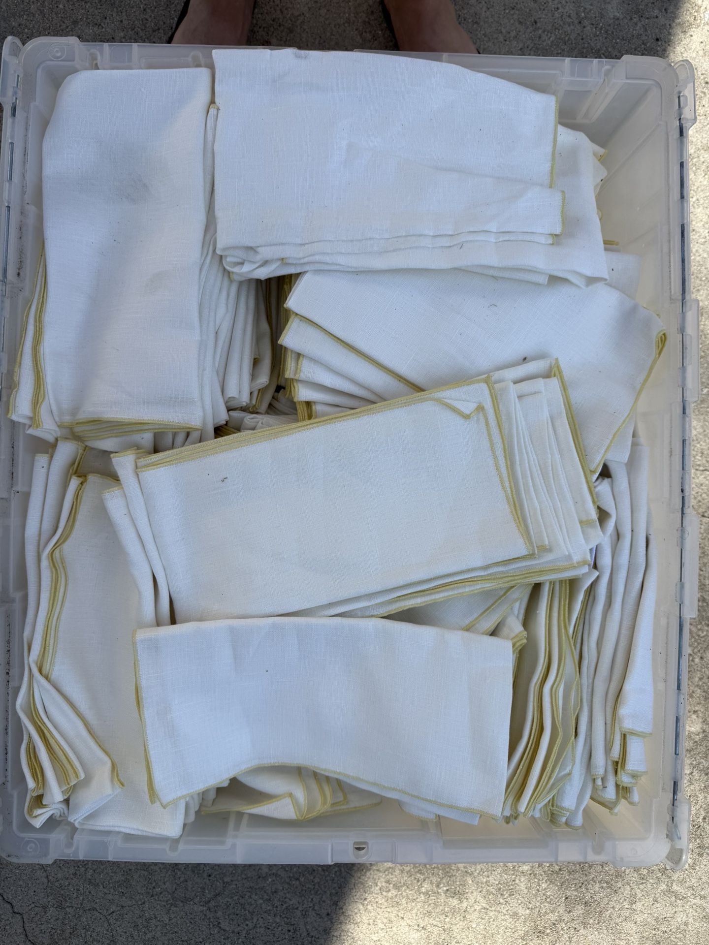 100 Linen Napkins With Yellow Trim
