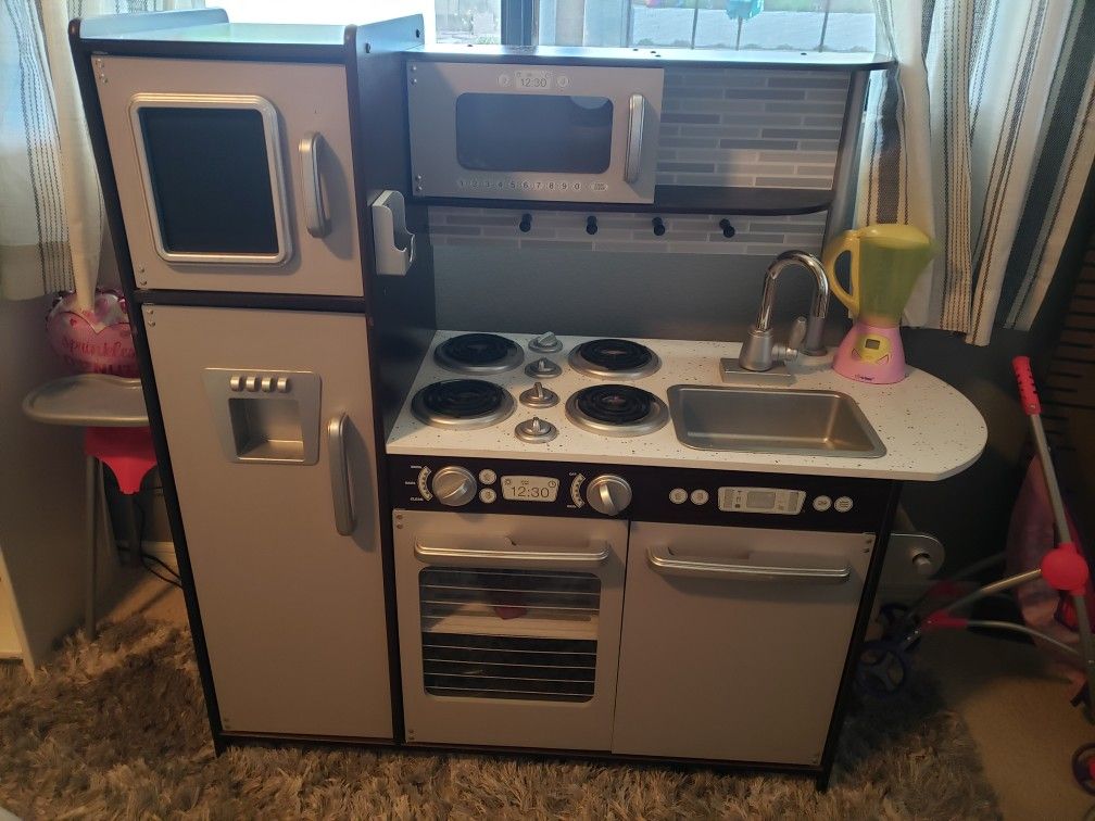KidKraft Play Kitchen