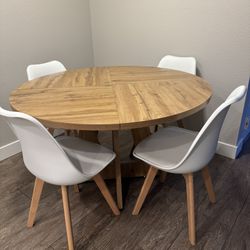Table & Chairs 