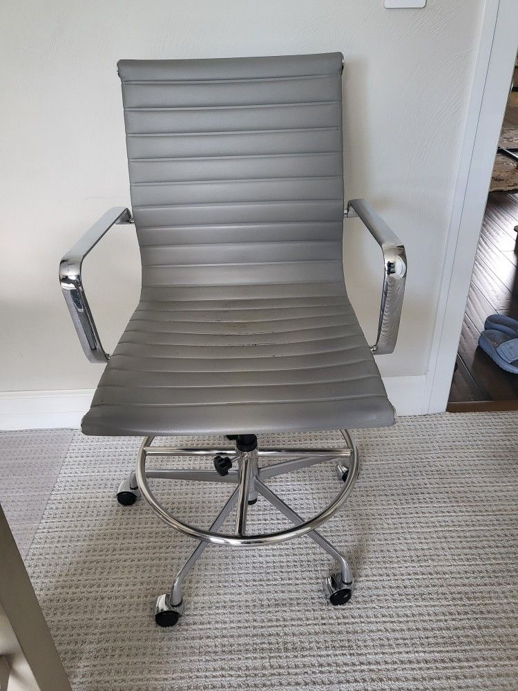 Letter Office Chair