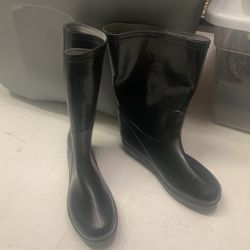 Woman’s Rain Boots Size 9