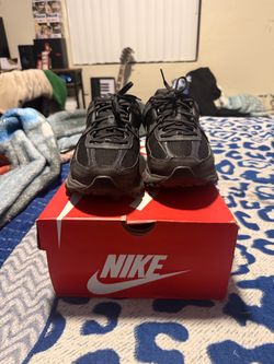 Nike zoom vomero 5 (size 11.5)