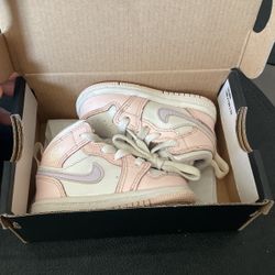 Jordan 1  Size 4C