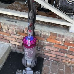 Like New Dyson Dc40 Animal Tested Works Perfectly when you come ill fully test it for you 