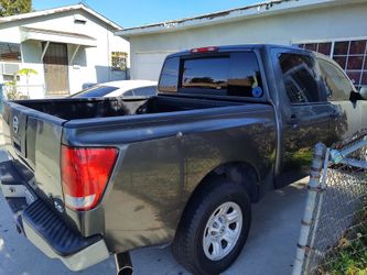 2005 Nissan Titan V8 $2200