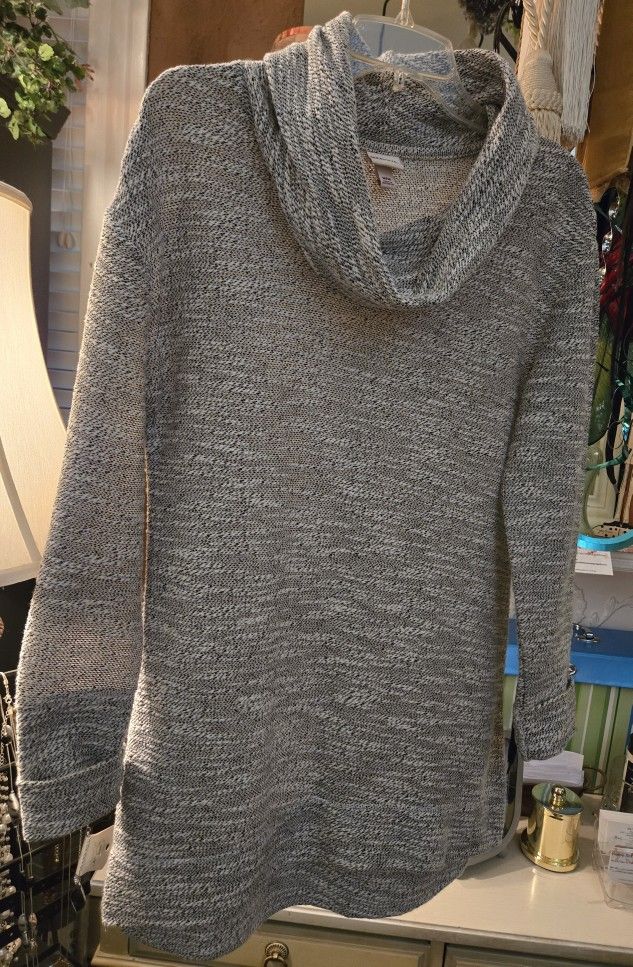 Ladies Medium Merona Tunic Turtleneck