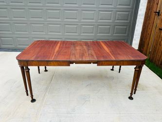 Beautiful Mid Century Mahogany Extendable Butterfly Leaf Walnut Top Dining Table