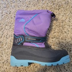Snow Boots Size 4