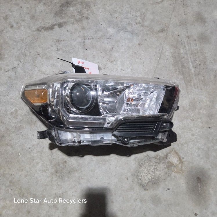 2016 to 2023 Toyota Tacoma Right Headlight