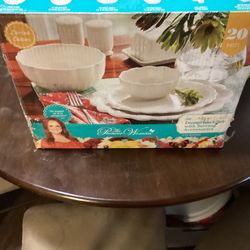 Pioneer Woman  20pc Dinnerware Set