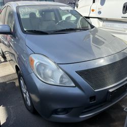 2013 Nissan versa