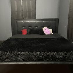 King Size Bed With Fame, And Comforter