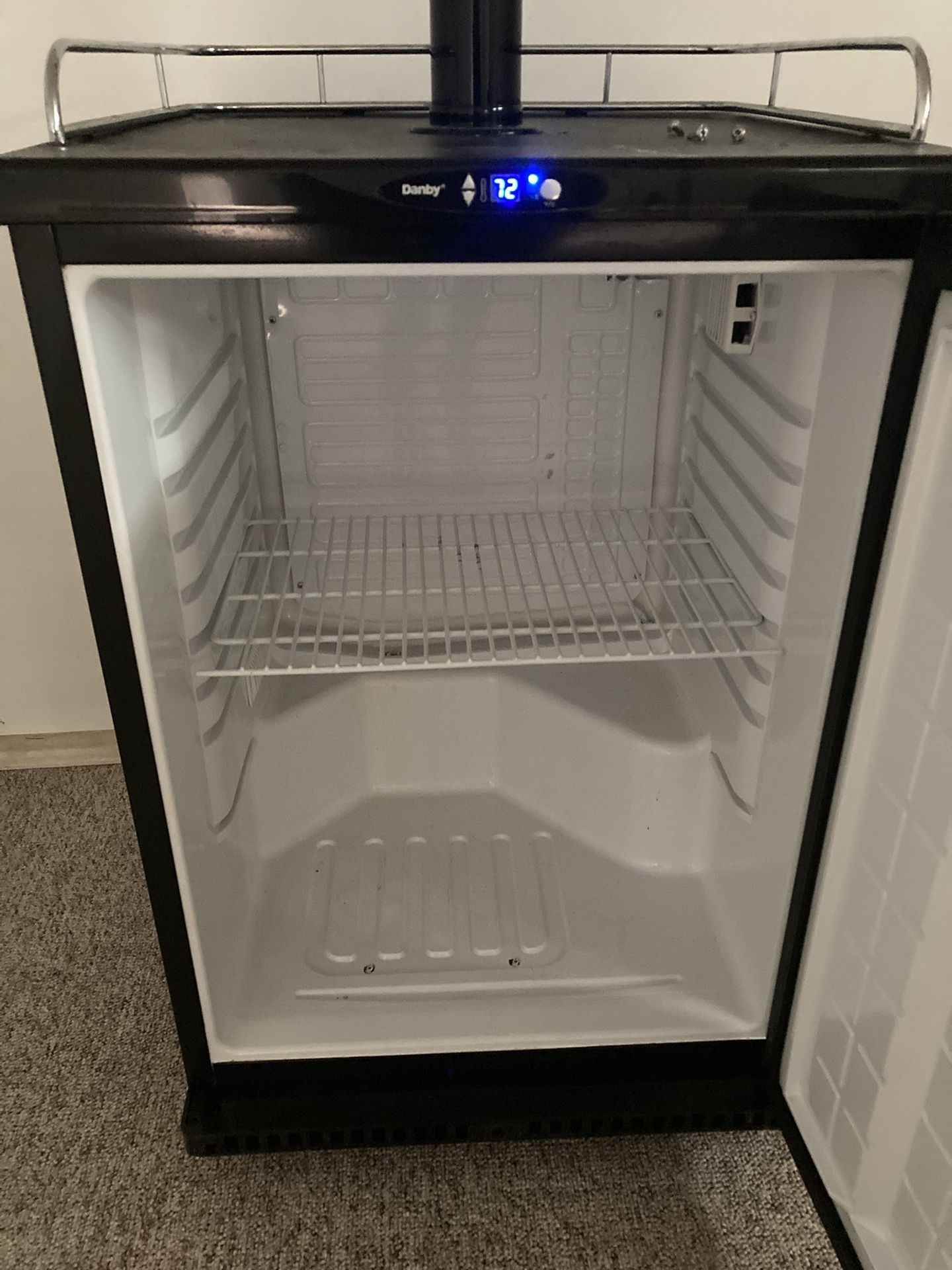 Refrigerator/ With Keg Incorporated Ability