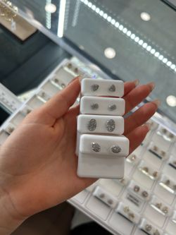 Aretes en diamantes naturales