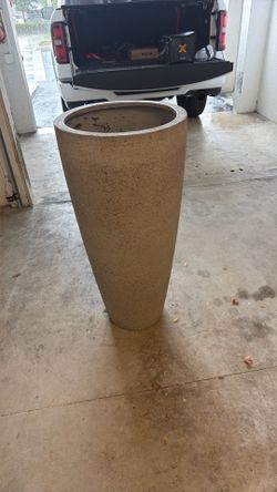 Big plant pot in excellent condition and shape