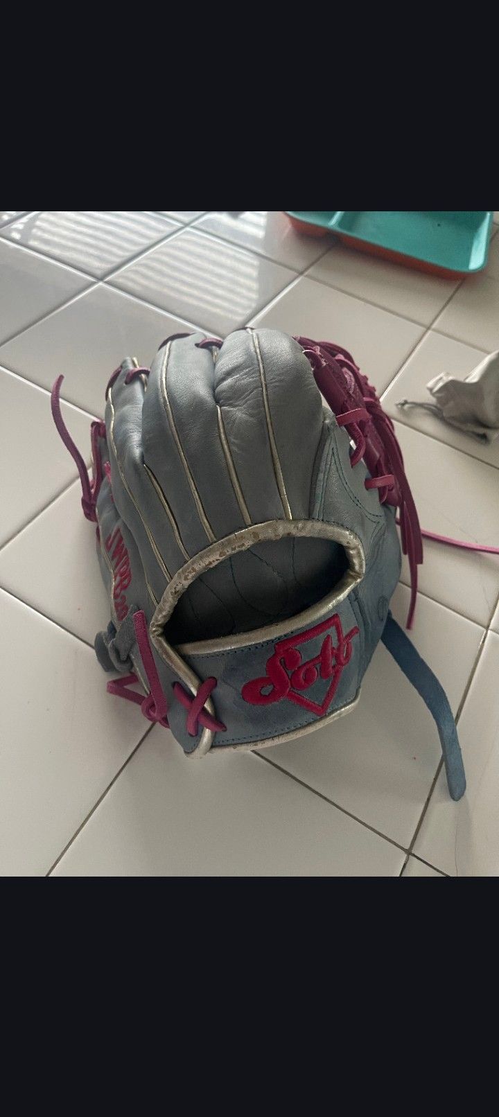 SOTO BASEBALL/SOFTBALL GLOVE $60