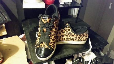 Womans DKNY shoes
