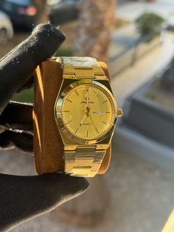 Reloj Nuevo Gold-Tone Quartz Watch