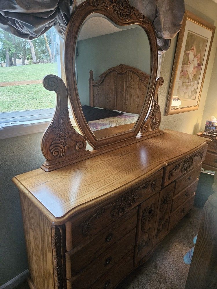 Dresser With Mirror