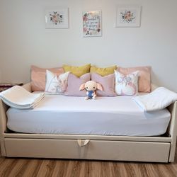 Upholstered Twin Daybed w/ Twin Extendable Trundle & 2 Twin Mattresses w/ 2 Mattress Protectors 