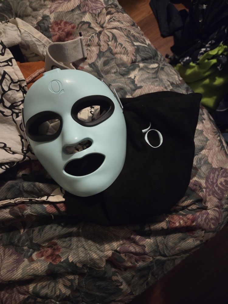 Qure Red Light Therapy Face Mask