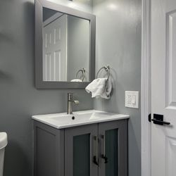 Bathroom Vanity With Mirror And Faucet 