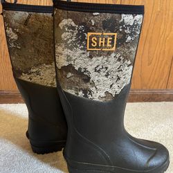 Woman’s 8 SHE Waterproof Rubber Boots