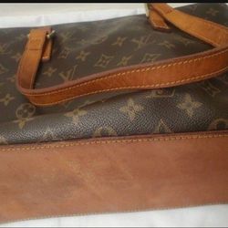$225.! Tote Bag...pre-owned, Leather Bag.