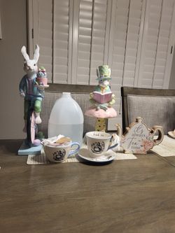 Alice In Wonderland Easter Display (Not Seperating) 