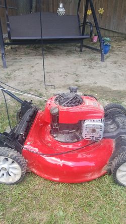 Troy- Bilt 21" Front wheel Self Propelled Mulch and Rear bag. Briggs and Stratton 550 series 140cc 2 to 3 months old 2 year warranty must pick-up