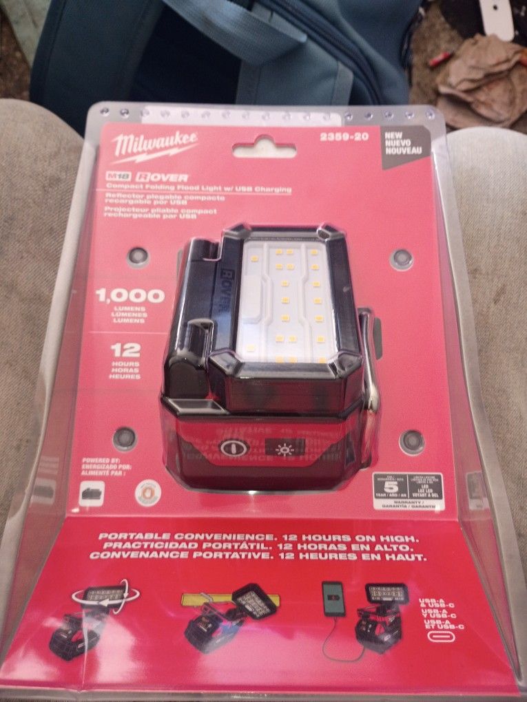 Milwaukee Flooding Flood Light / USB Charging