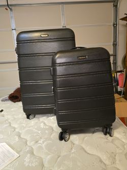Rockland Melbourne hard sided luggage 2 piece