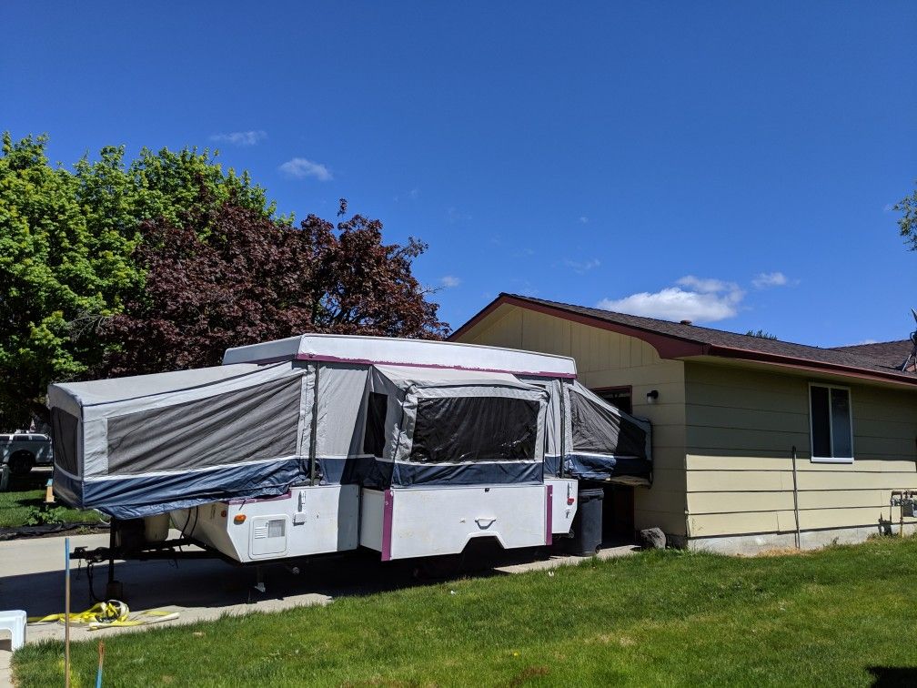 1999 Dutchman Classic 747 SL - Needs Work