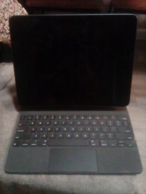 Apple Ipad Pro 12.9inch With Keyboard/Case