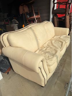 Stunning Cream Leather sofa !MUST BRING HELP!