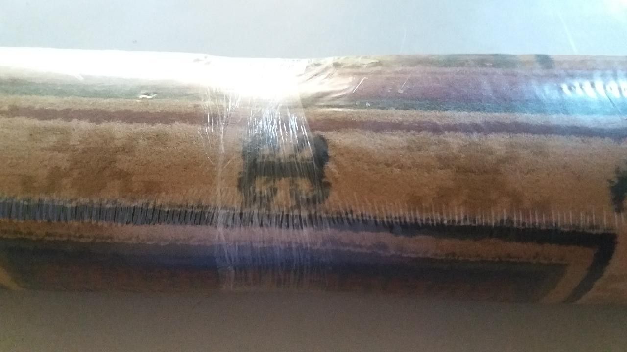 *NEW* Still in bag. Runner