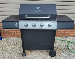 Dyna-Glo 4-Burner Gas Grill